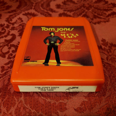 Tom Jones, Sings She's A Lady