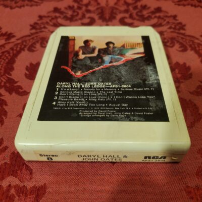 Daryl Hall & John Oates, Along The Red Ledge